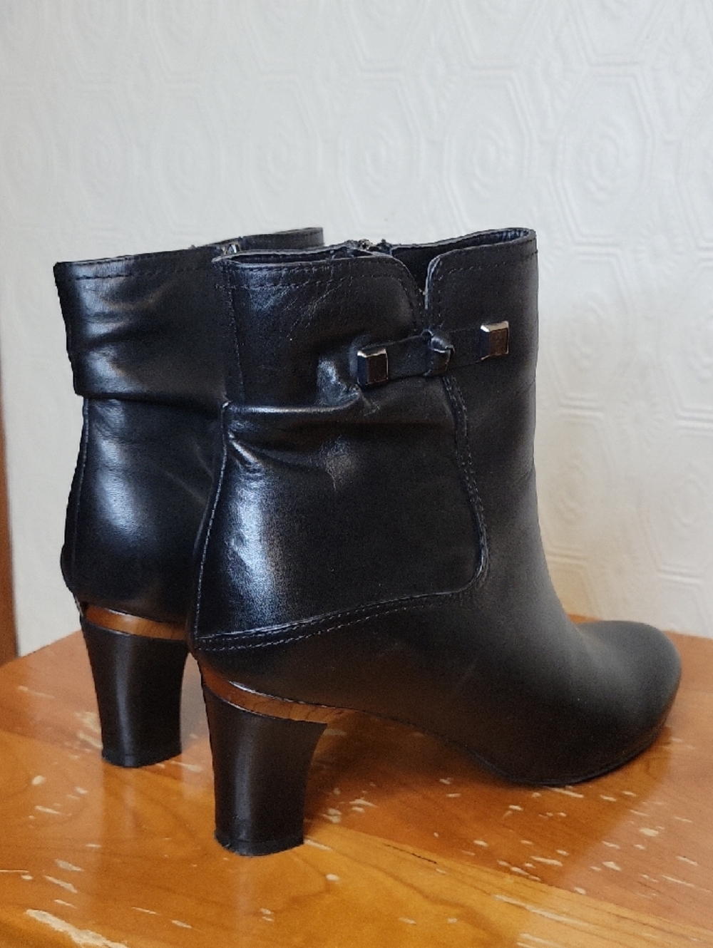 Blondo Black Leather Ankle Booties with Low Block Heel Size 8